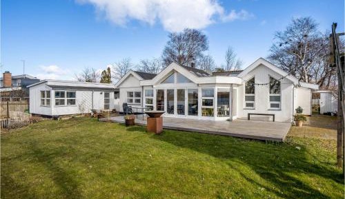 Four-Bedroom Holiday Home