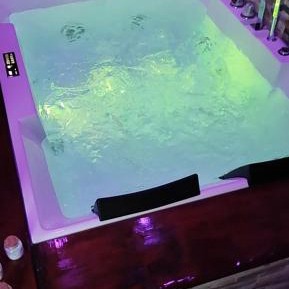 Suite with Hot Tub