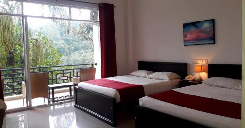 Riverfront Deluxe Family Room