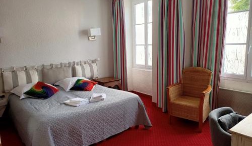 Family Room with City View 