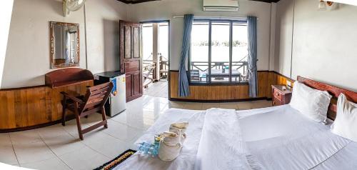 Superior Double or Twin Room with Lake View