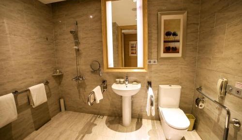 One-Bedroom Suite Lounge Access