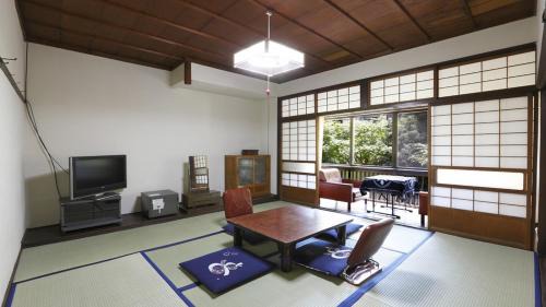 Japanese-Style Confort Room with Shared Bathroom
