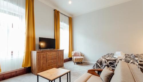 Deluxe Room (2 Adults + 1 Child)