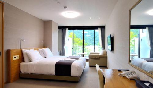 Deluxe Twin Room with Lake View