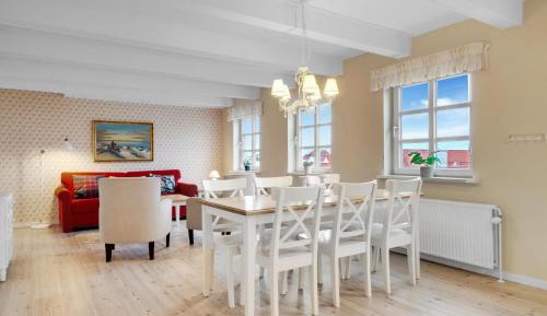 One-Bedroom Holiday Home