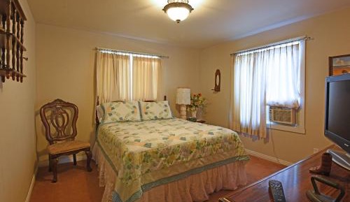 Deluxe Queen Room