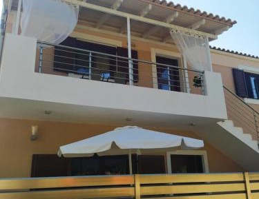 Deluxe Double Room (2 Adults + 1 Child)