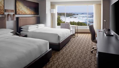 Queen Room with Two Queen Beds and Falls View