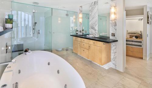 Four-Bedroom Deluxe Apartment