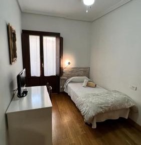 Single Room with Shared Bathroom