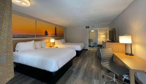 2 Queen Beds, Mobility Accessible Room, Bathtub w/grab bars, NS