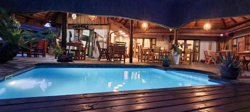 Deluxe Twin/King Garden View Room with Patio & Spa Bath