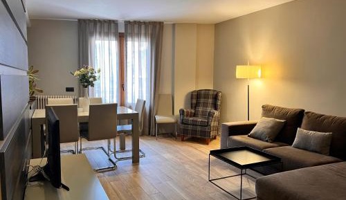 Apartment with Mountain View