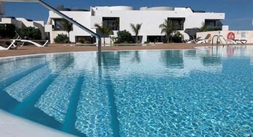 Apartment with Pool View 
