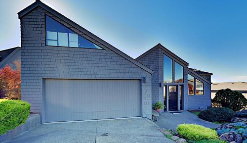 Five Bedroom Holiday Home