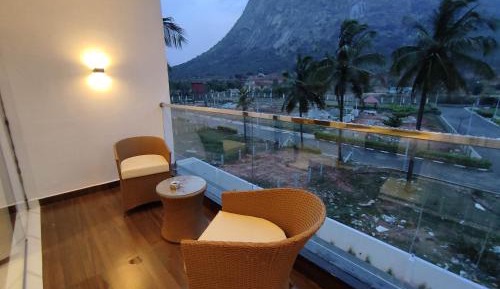Suite with Mountain View