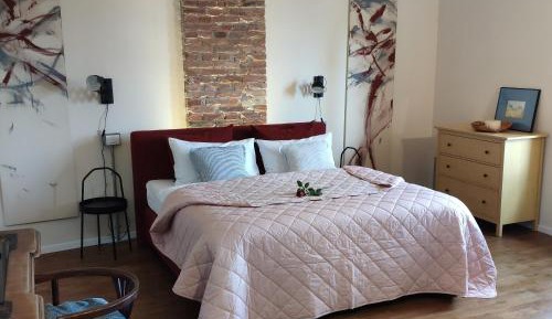 King Studio with Sofa Bed