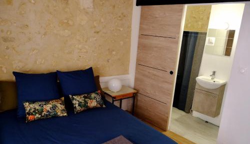 Apartment with Shower