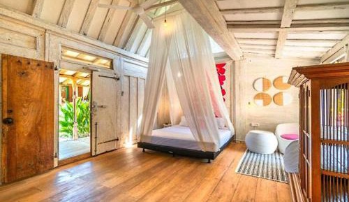 Villa with Garden View