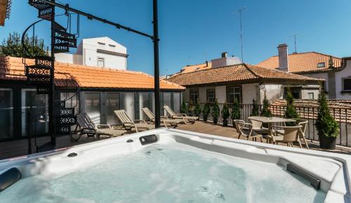 Superior 4-Bedroom Apartment with Jacuzzi