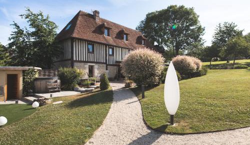 Villa with Garden View