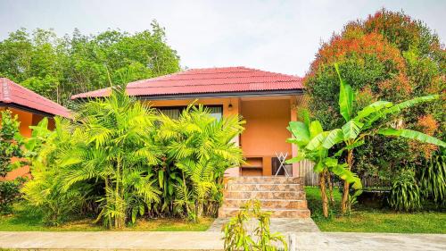 Queen Room with Garden View