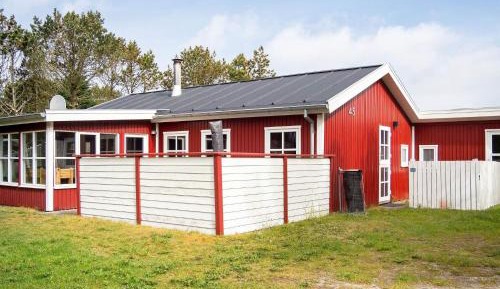 Three-Bedroom Holiday Home 