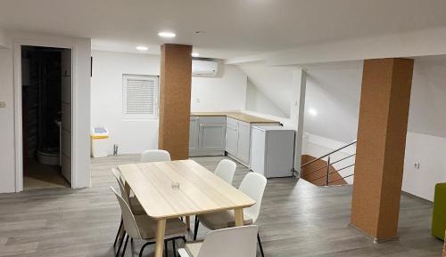 Apartment with Mountain View