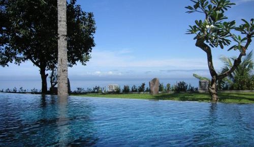 Batu Layar Three-Bedroom Villa with Ocean View