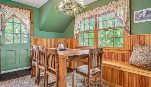 Four bedroom holiday home 