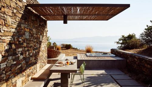 Sunrise Retreat with outdoor Hot Tub & Sea Views