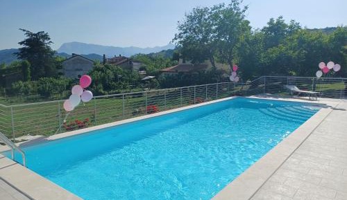 Apartment with Mountain View