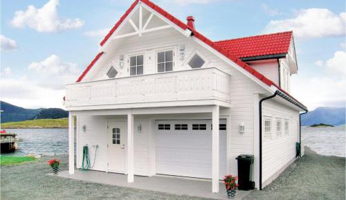 Four-Bedroom Holiday Home