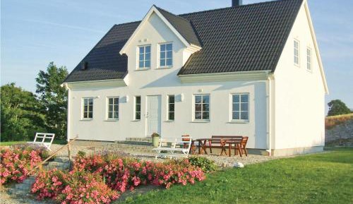 Three-Bedroom Holiday Home 