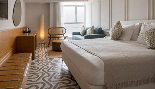 Deluxe Room with Pool and Sea View