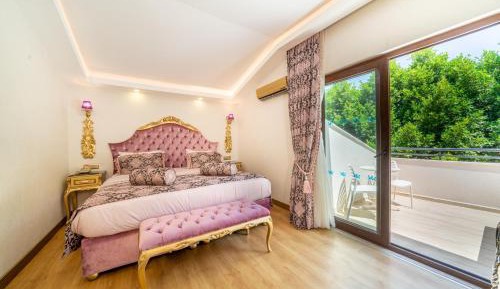 Honeymoon Room with Hot Tub