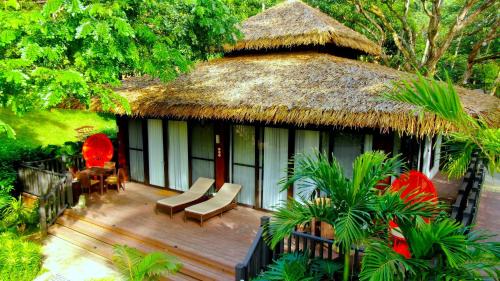 Luxury Villa with 1 king Bed with Free Roundtrip Lio Airport Transfers and Butler Service