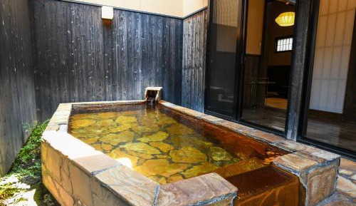 Twin Room with Private External Bathroom