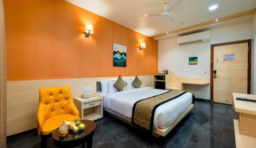 Grande Room with Queen Bed