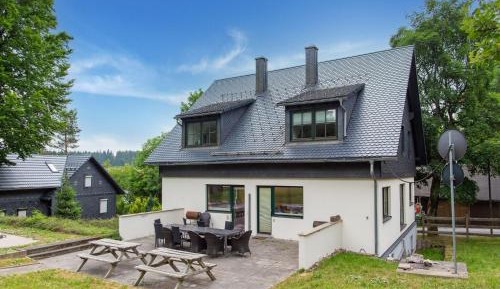 Three-Bedroom Holiday Home 