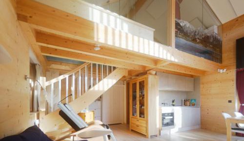 Apartment with Mountain View