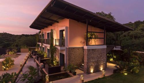 Queen Room with Pool View