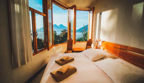 Deluxe King Suite with Lake and Volcano Views