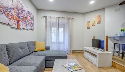 Superior One-Bedroom Apartment with Community Terrace