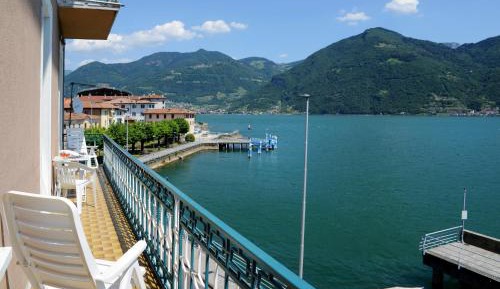 Apartment with Lake View