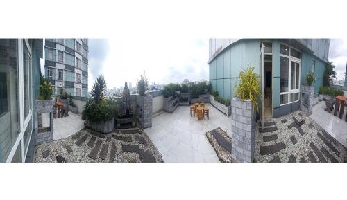 Apartment with Garden View