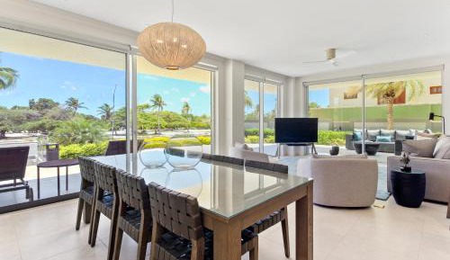 Apartment with Pool View 