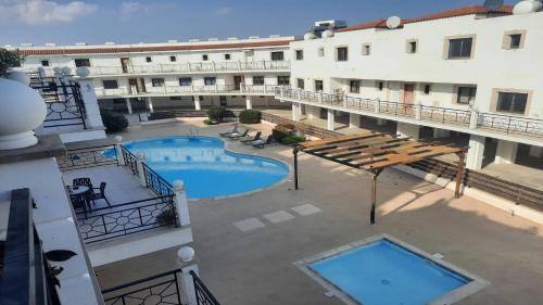 Apartment with Pool View 