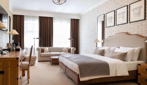 Superior King Room with City View - Non-Smoking